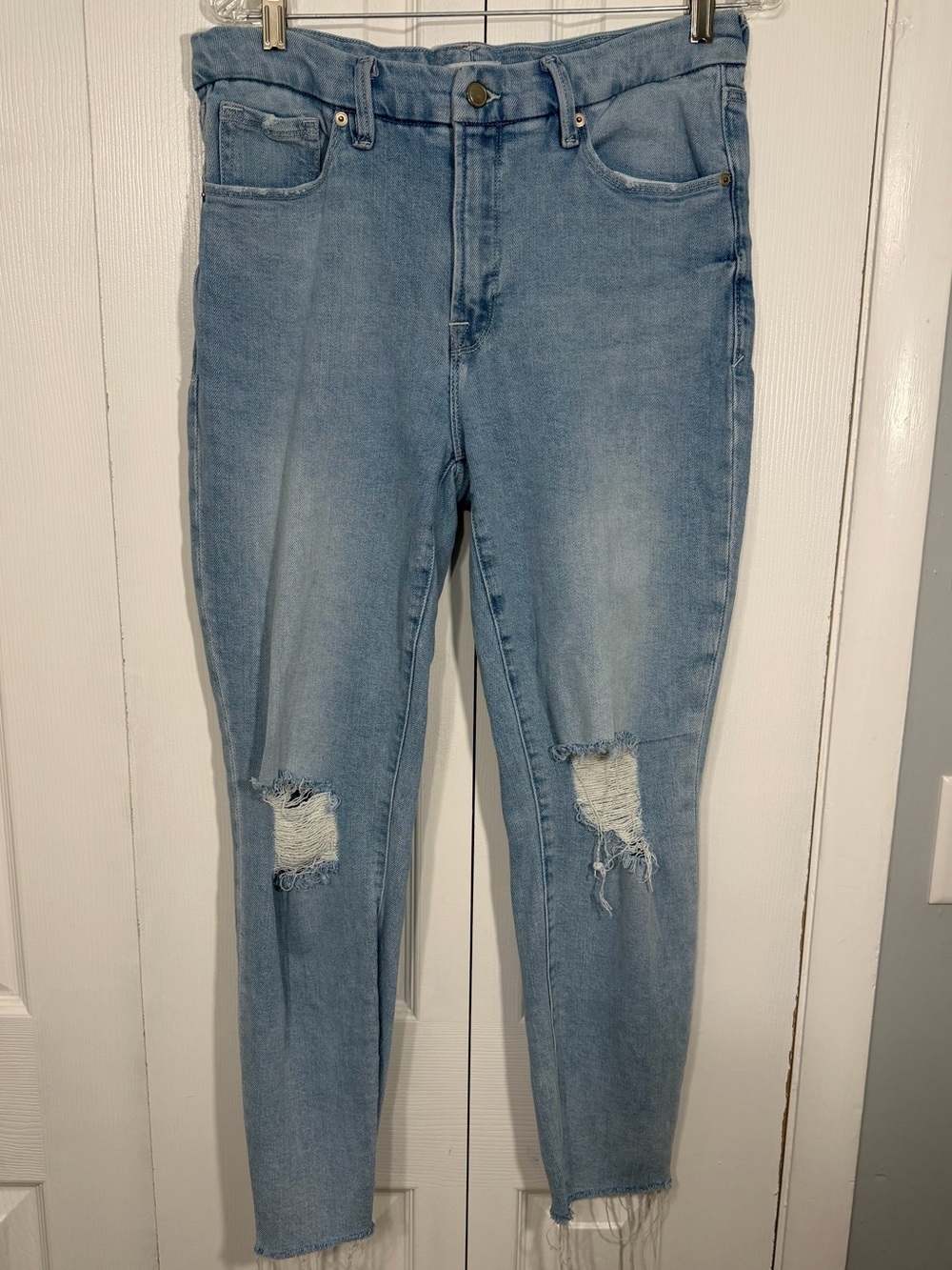 Good American Distressed Skinny Jeans Size 12/31 Light Wash